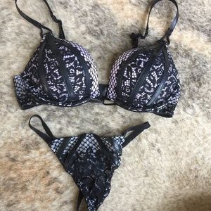 Victoria's Secret Bombshell Plunge 32A